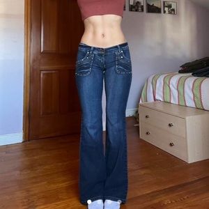 Low Waisted Flare Jeans -vintage Max jeans -cute detailing on the pockets